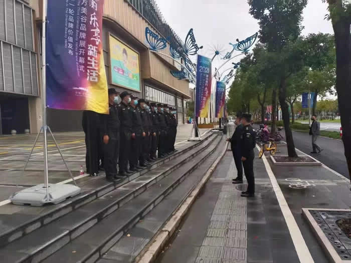 成为高级保安要些什么条件？